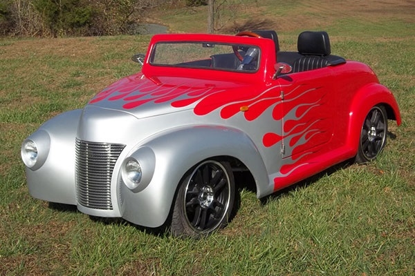 Red 39 Roadster with Silver Flames affordable golf cart rental, golf cart rent irving golf cart rental