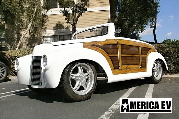 White Woody 39 Roadster 4 Passenger Golf Cart affordable golf cart rental, golf cart rent irving golf cart rental
